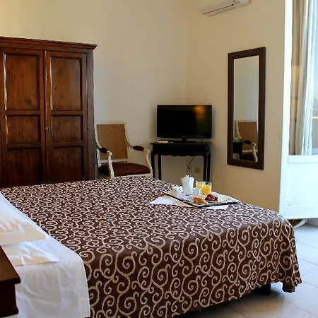 Hotel Alex 3*